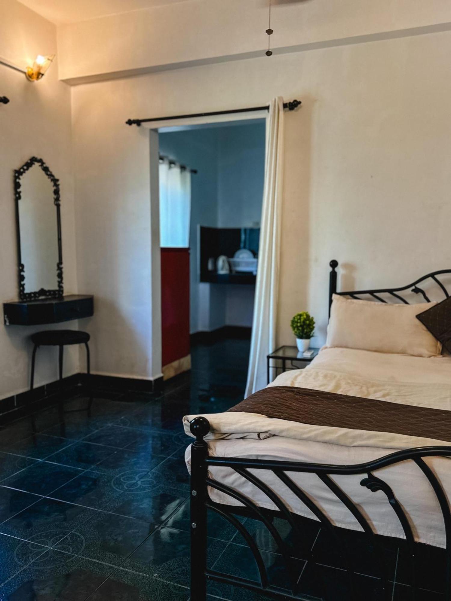 1Bhk Suites With Kitchen & Pool By Goaround Homes At Vagator Eksteriør bilde